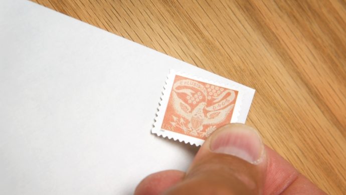 ¿Usted sabe para qué sirve el sello postal en una carta?