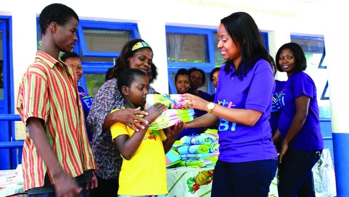 Vea cómo el trabajo de las voluntarias de la EBI en Mozambique está cambiando vidas