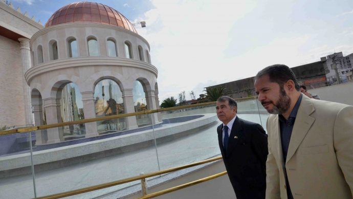 Embajador de Israel visita el Templo de Salomón