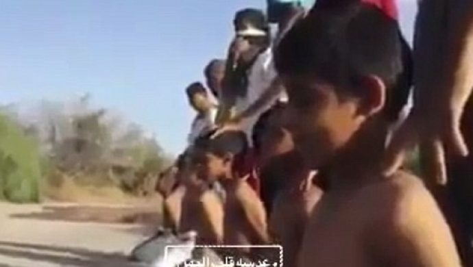 Representar la decapitación de cristianos se vuelve juego de niños