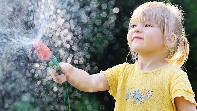 ¿Un niño puede bautizarse en las aguas?