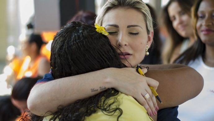Andressa Urach visitó una cárcel de mujeres