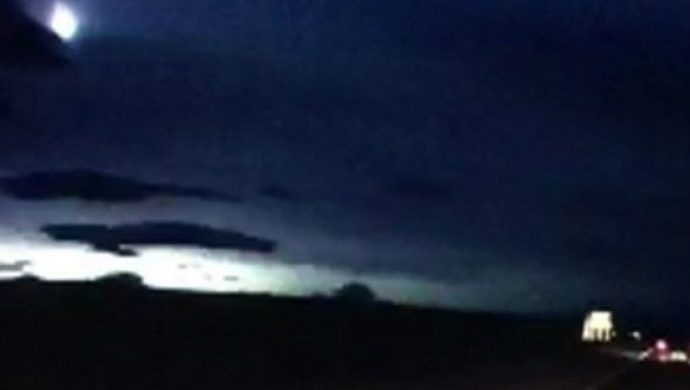 «Bola de fuego» ilumina el cielo y asusta a los habitantes en Escocia