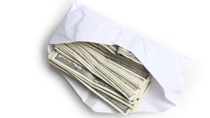 Incluso atravesando dificultades económicas, él le devolvió al dueño el dinero que encontró