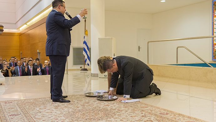 Consagración de un nuevo obispo en Uruguay