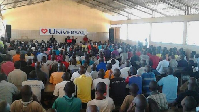 Cientos de presos participan en reunión en la cárcel de Mozambique