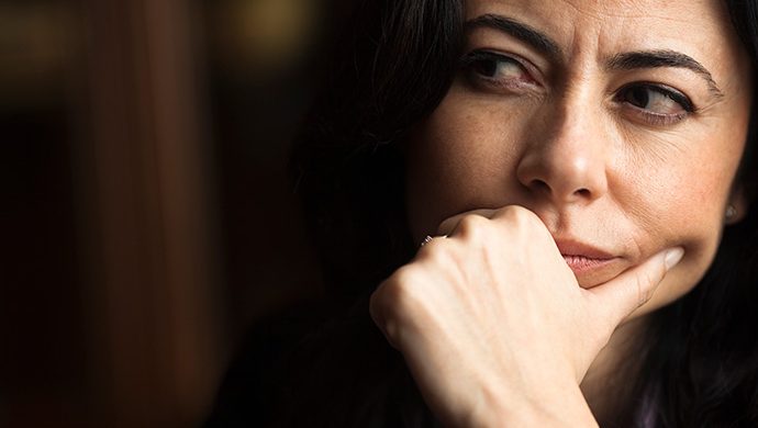 Mujeres desconfiadas