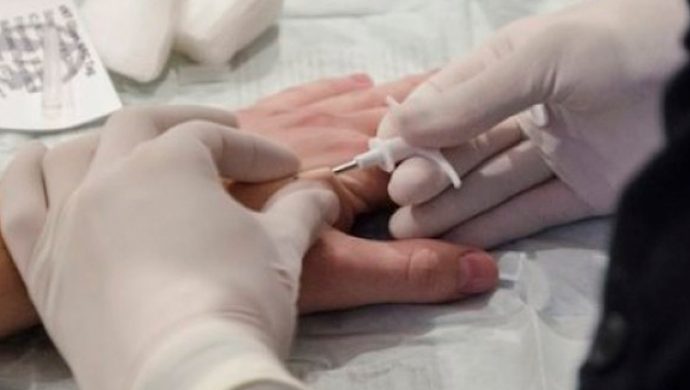 En República Checa, las personas hacen compras con el uso de chips implantados en sus manos